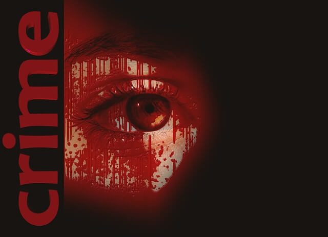 deep nude - montagem de um olho castanho feminino, de uma moça branca, com a palavra "crime" do lado esquerdo e uma colagem de sangue escorrido por cima